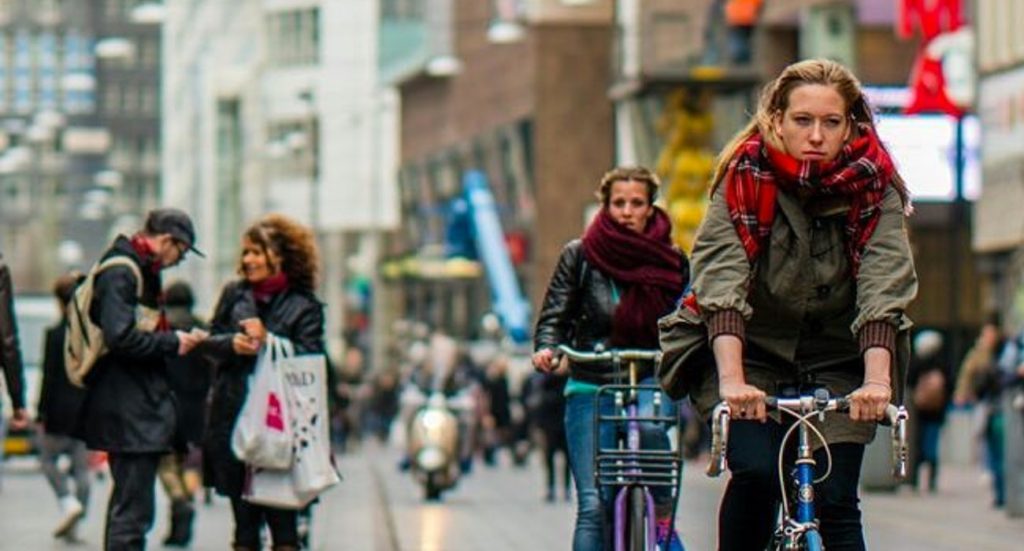 fietsers Grote Markstraat - foto Den Haag FM