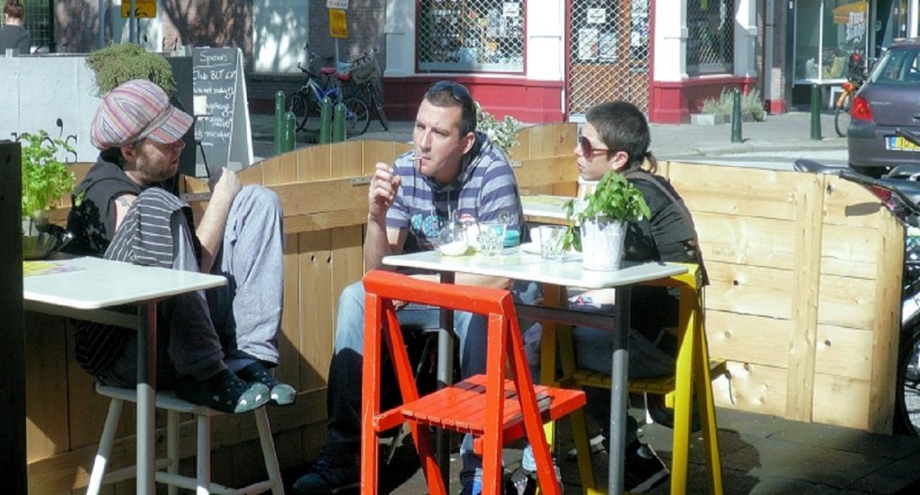 terras op parkeerplaats