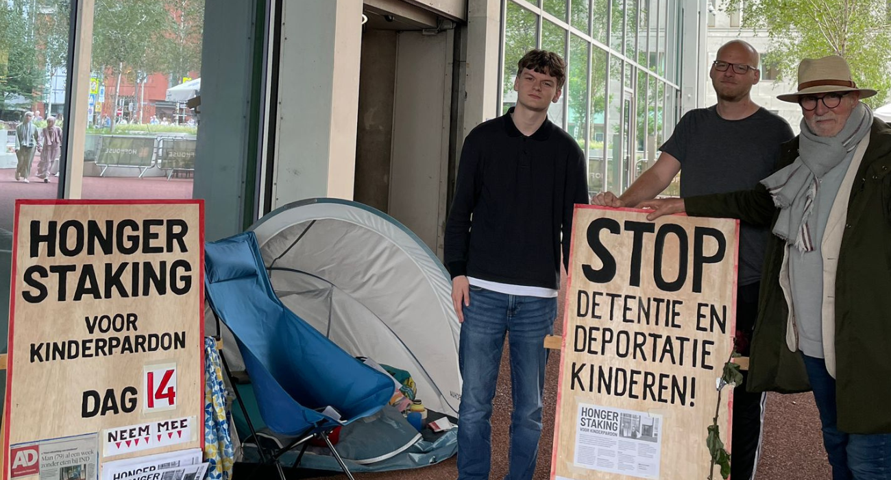 michel en tim op bezoek bij hongerstaker Eduard