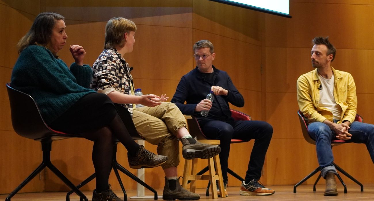 op de foto Mart Nooijen Willem Schinkel, Rogier van Reekum, Fatima Faïd en de moderator